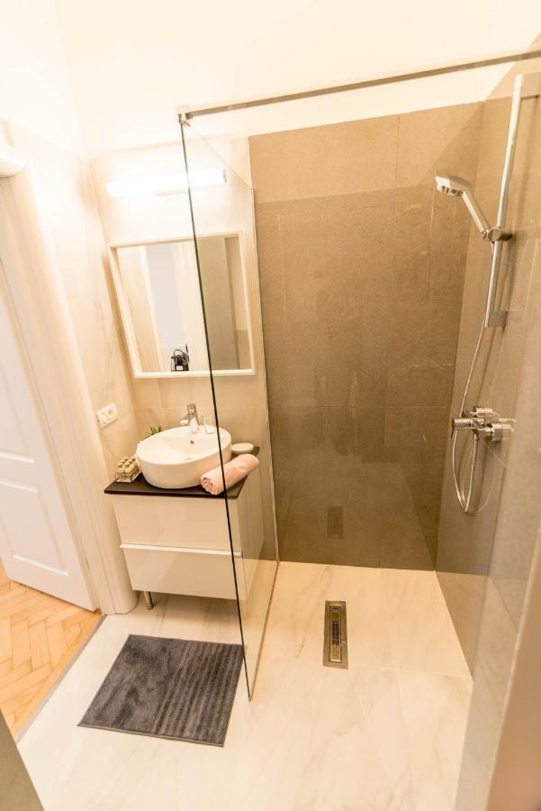 Central Premium Suites Timişoara Exteriör bild